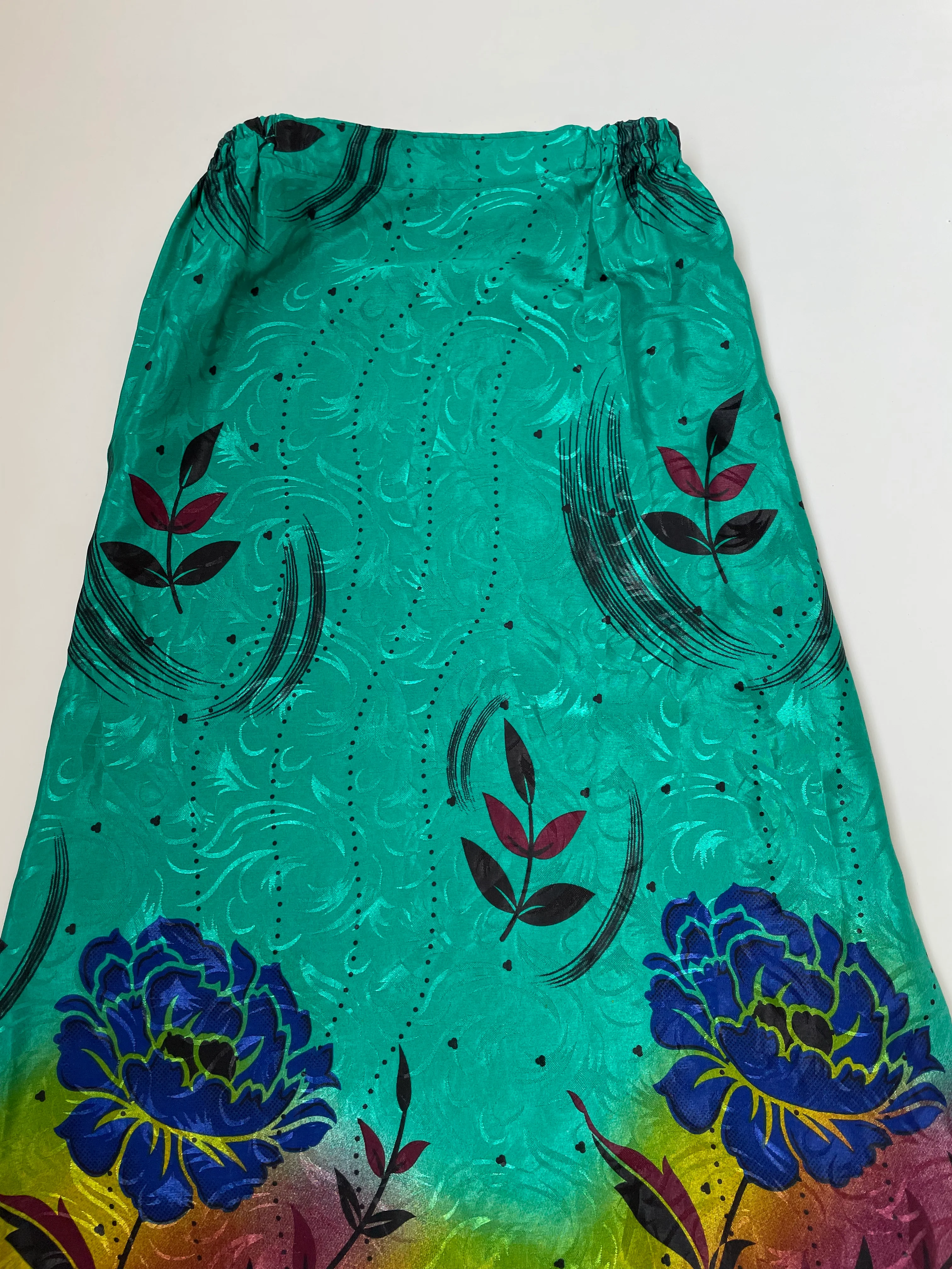 Vintage Long Skirt-Waist 30 to 34 - Image 2