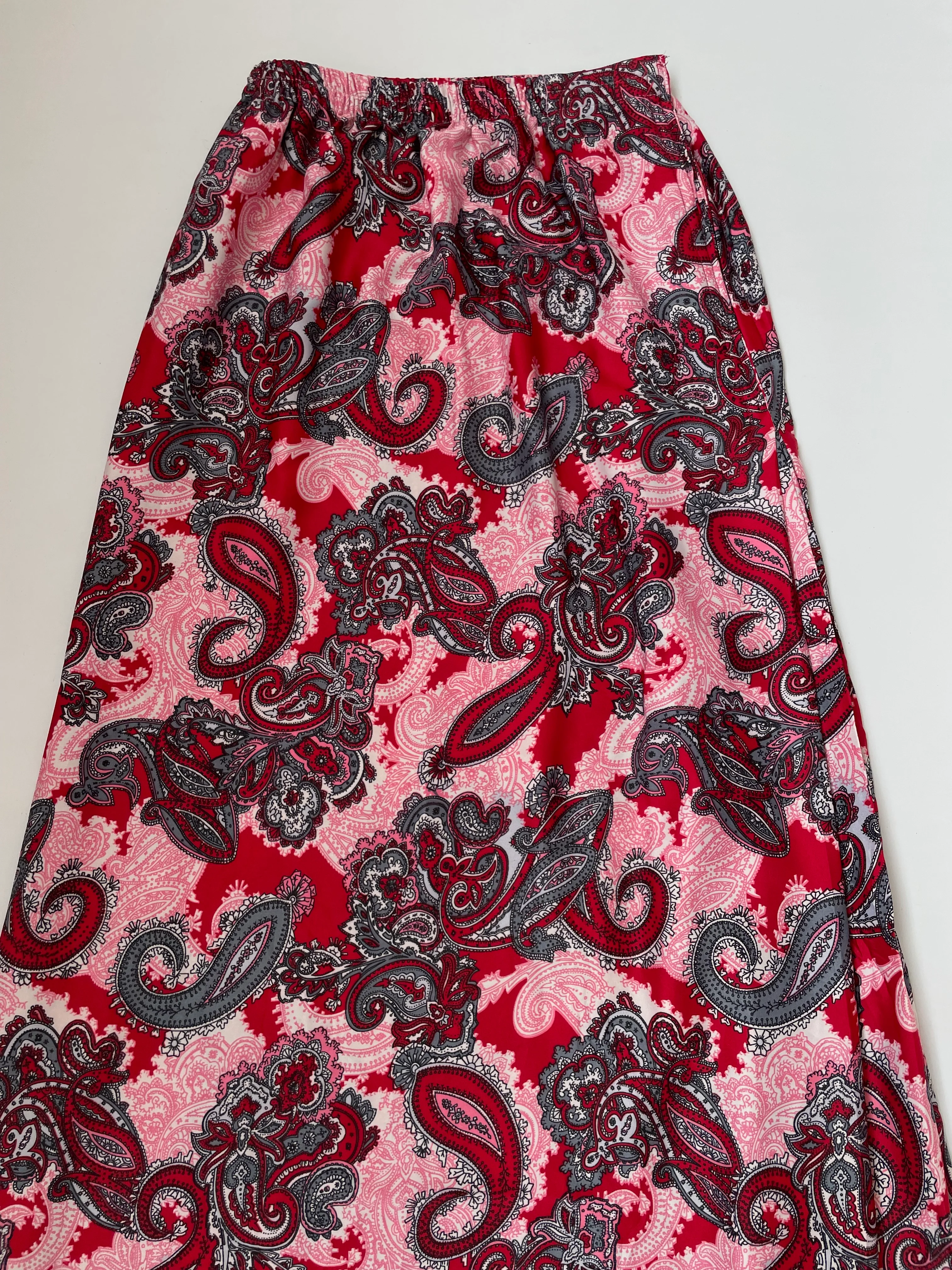 Vintage Long Skirt-Waist 26 to 32 - Image 2
