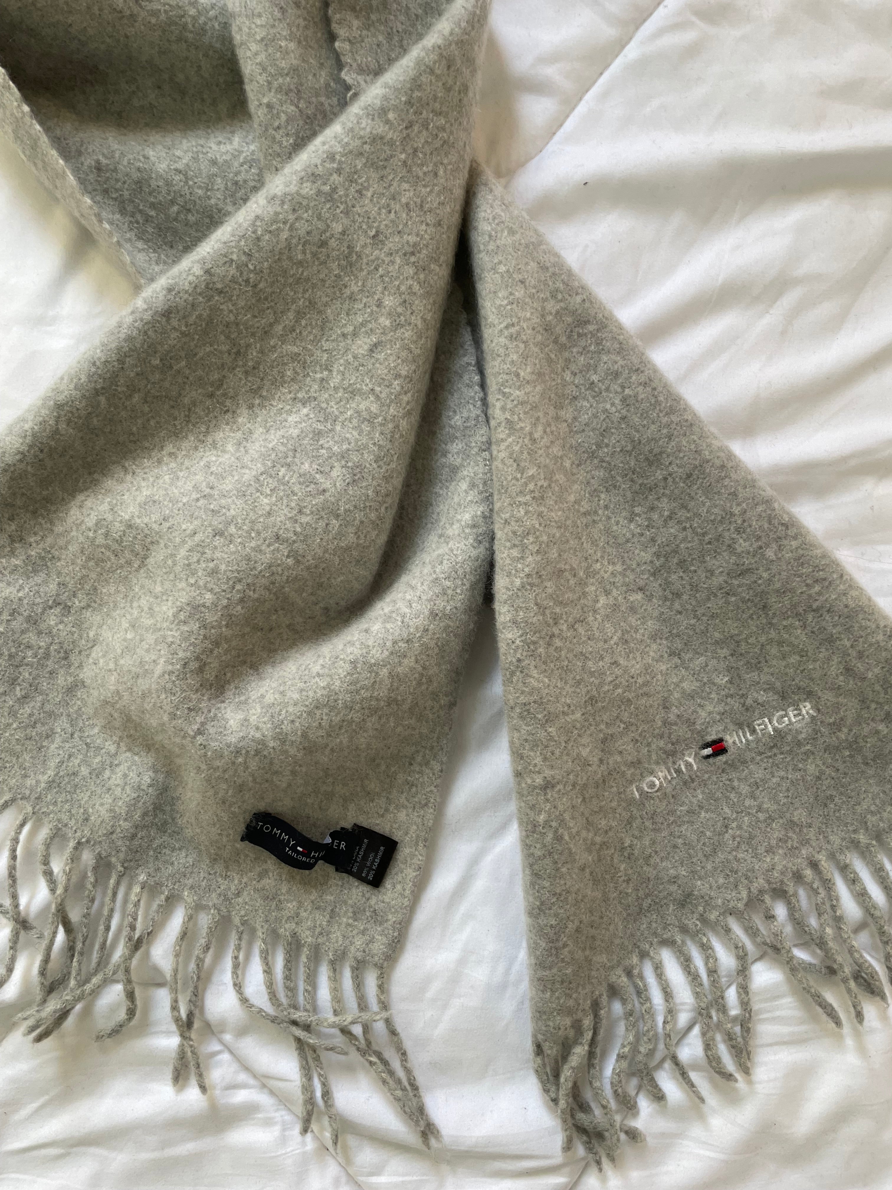Tommy Hilfiger 80% Wool, 20% Cashmere Vintage Muffler - Image 2