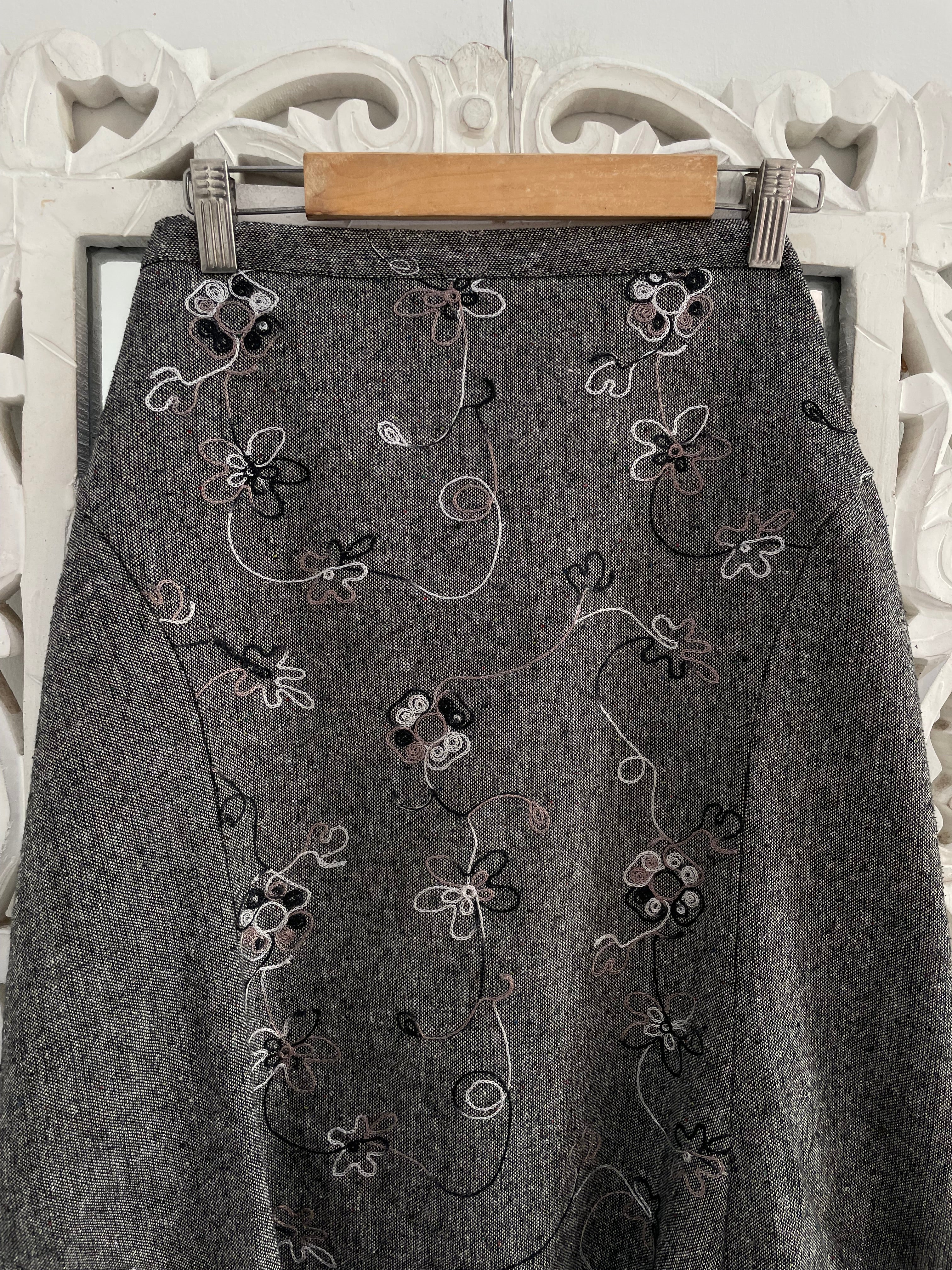 Embroidered Vintage Skirt-Waist 36 - Image 2