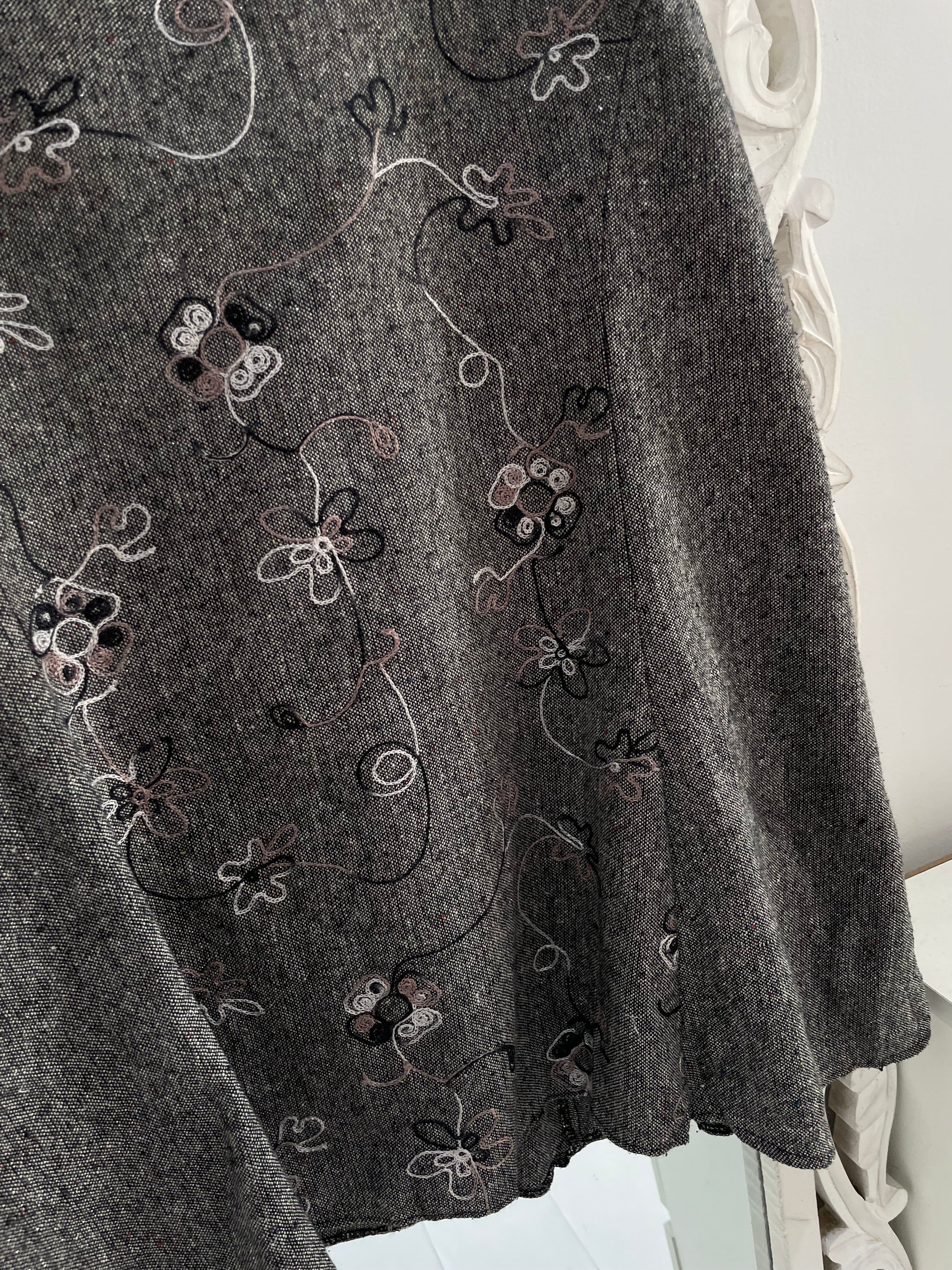 Embroidered Vintage Skirt-Waist 36 - Image 3