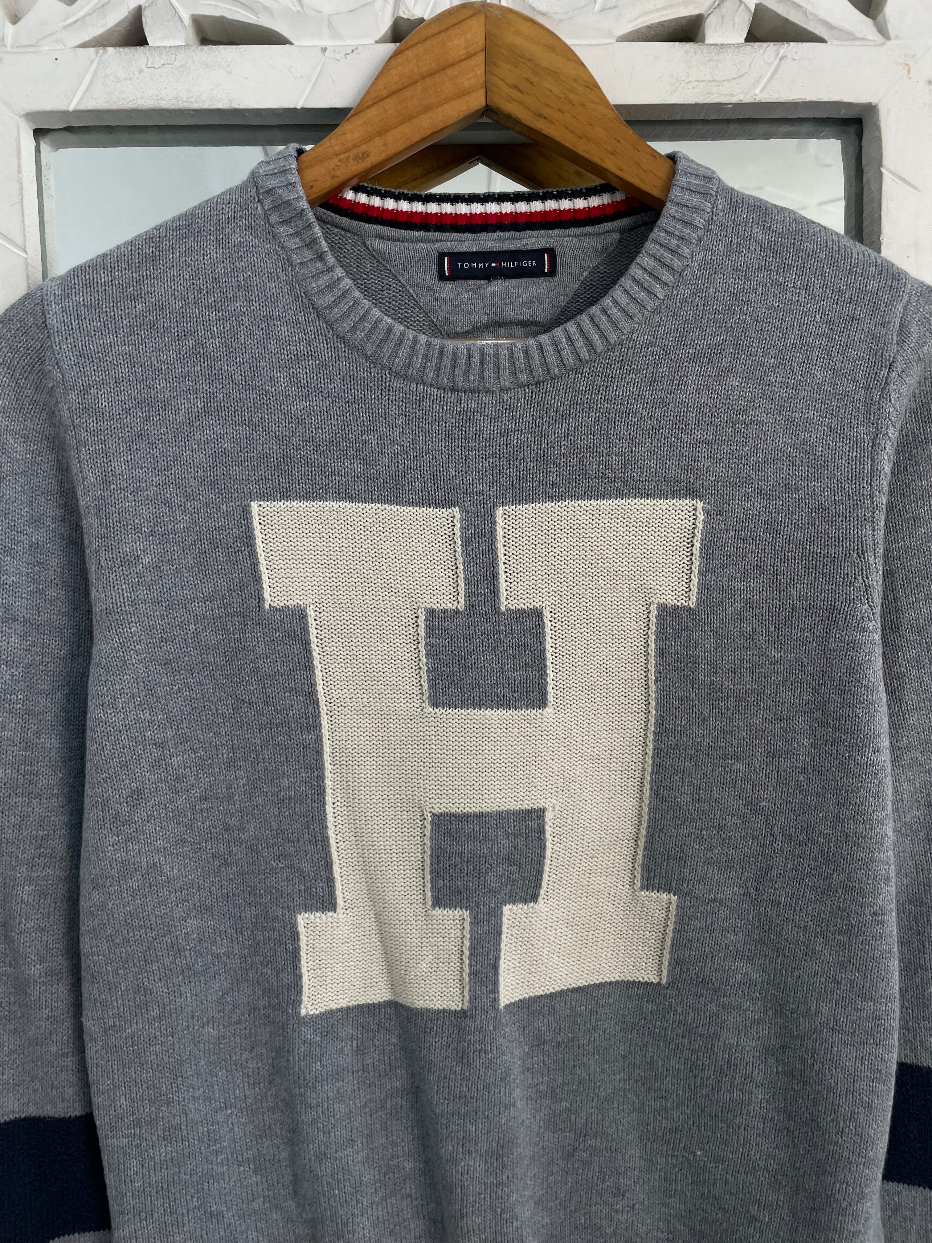 Vintage Tommy Hilfiger Sweater-Bust 34 - Image 2