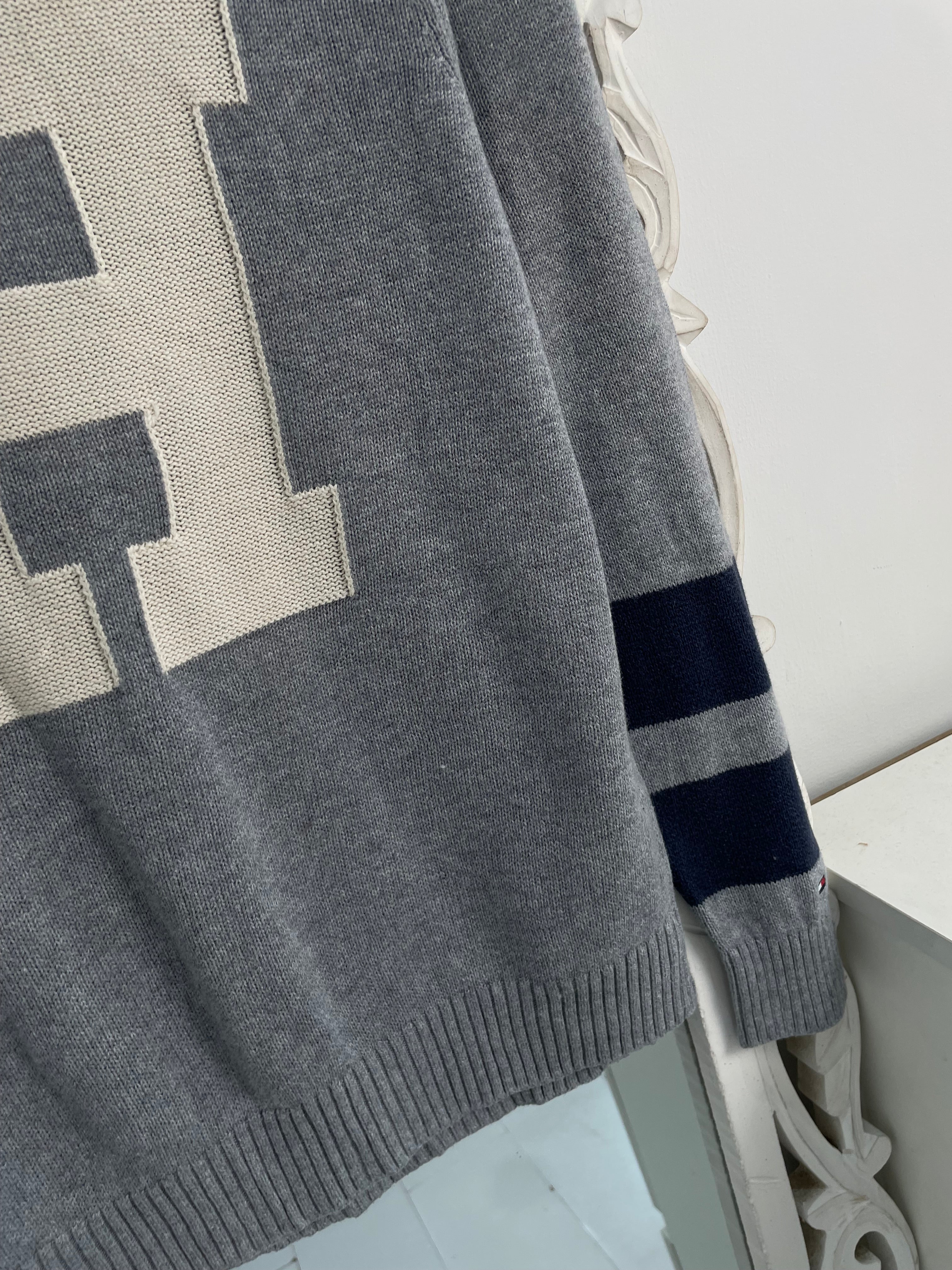Vintage Tommy Hilfiger Sweater-Bust 34 - Image 3