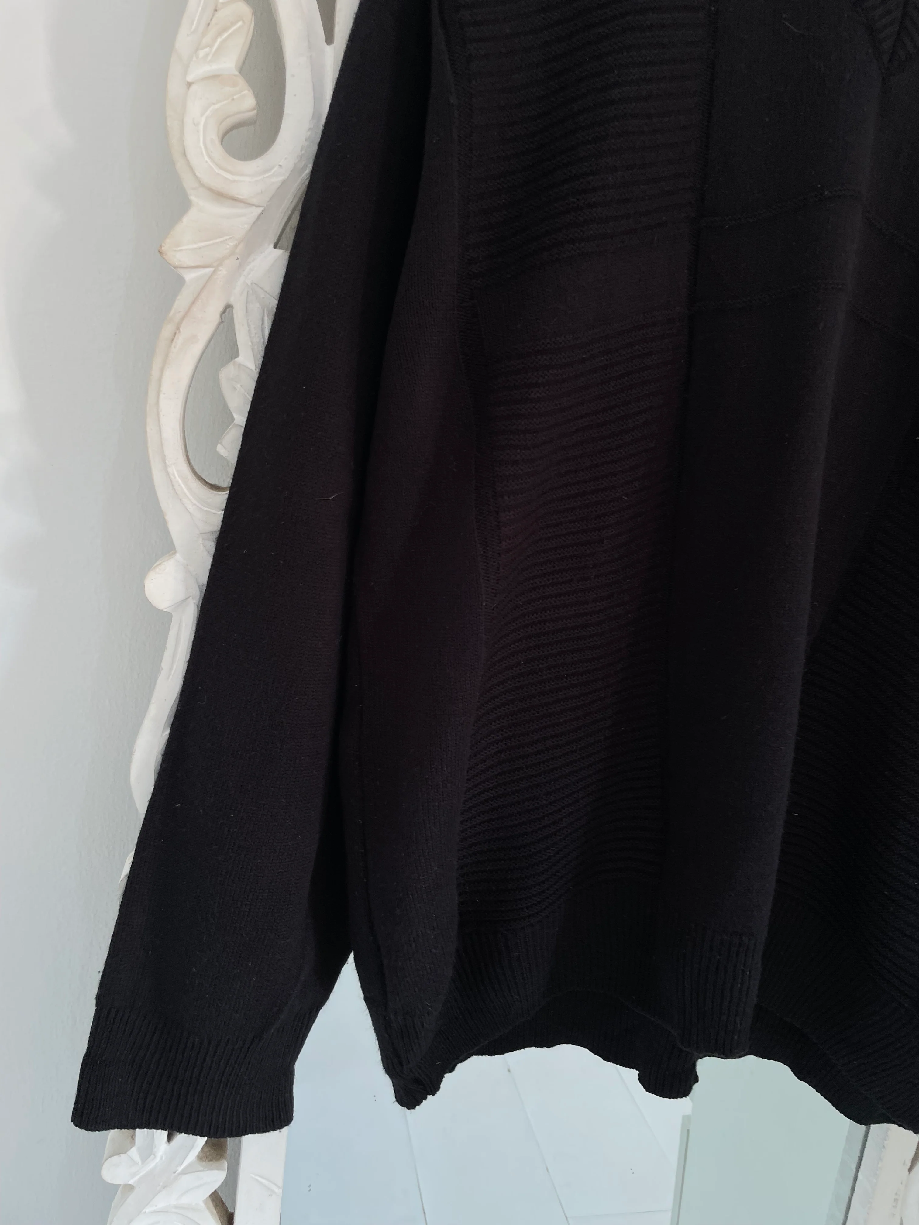 Lacoste Vintage Black Sweater-Bust 48 - Image 3