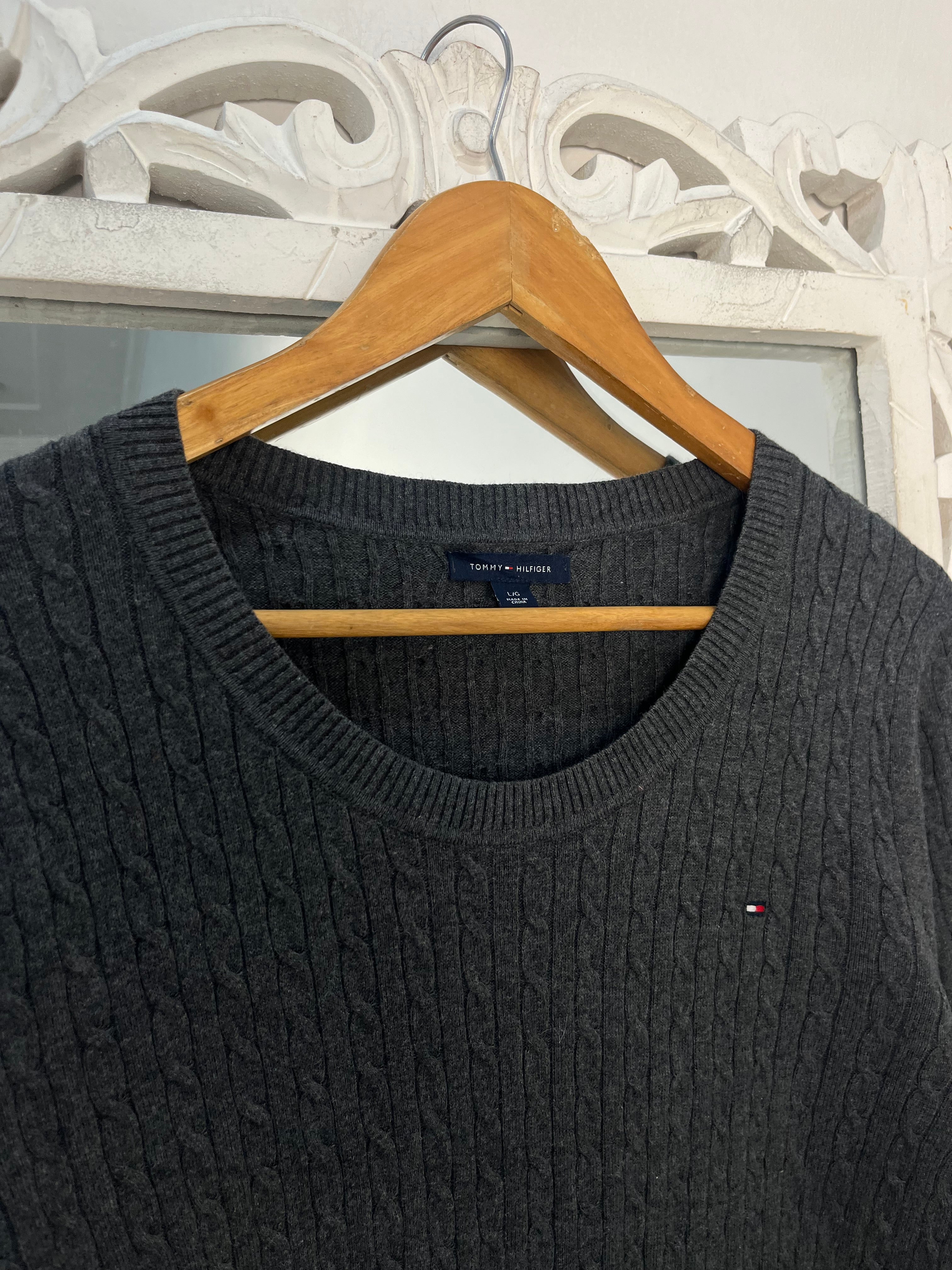 Vintage Tommy Hilfiger Sweater-Chest 38 to 40 - Image 2