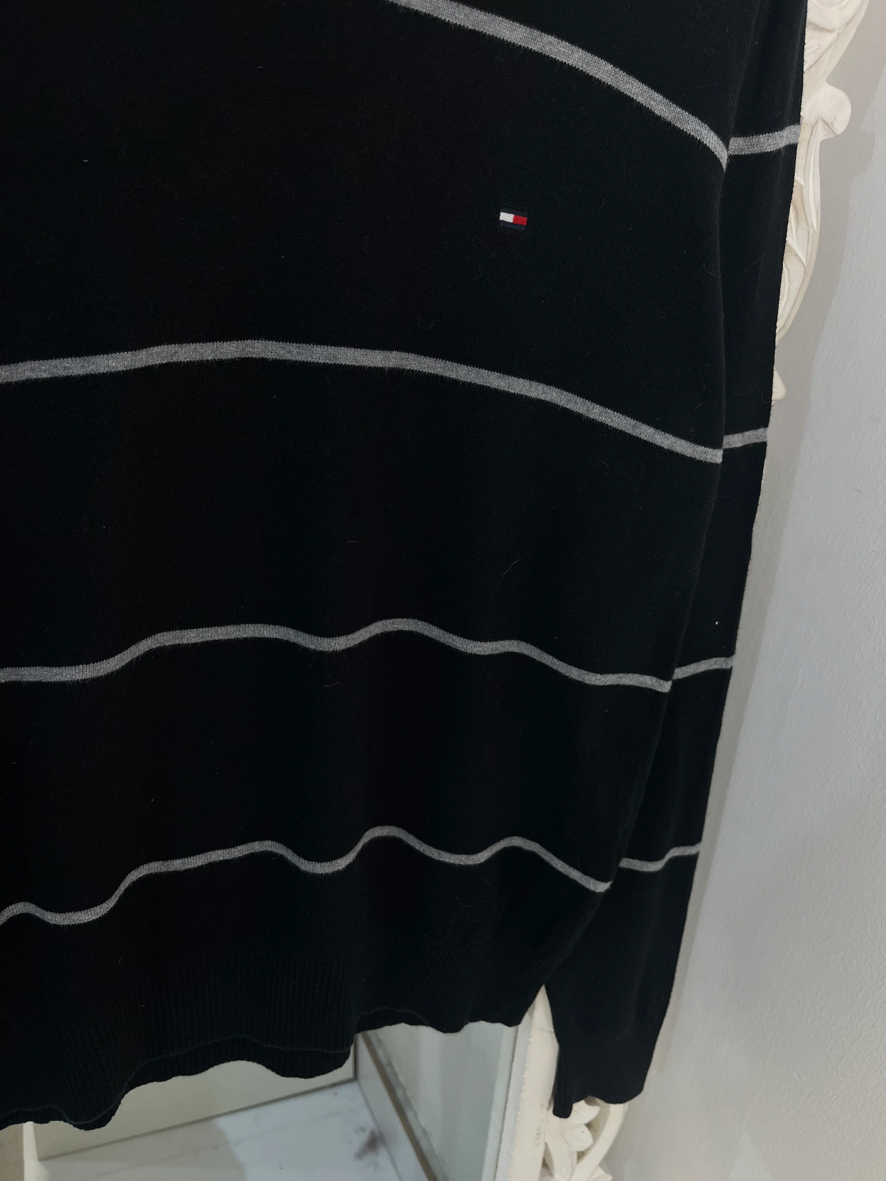 Vintage Tommy Hilfiger Sweater-Chest 42 - Image 3