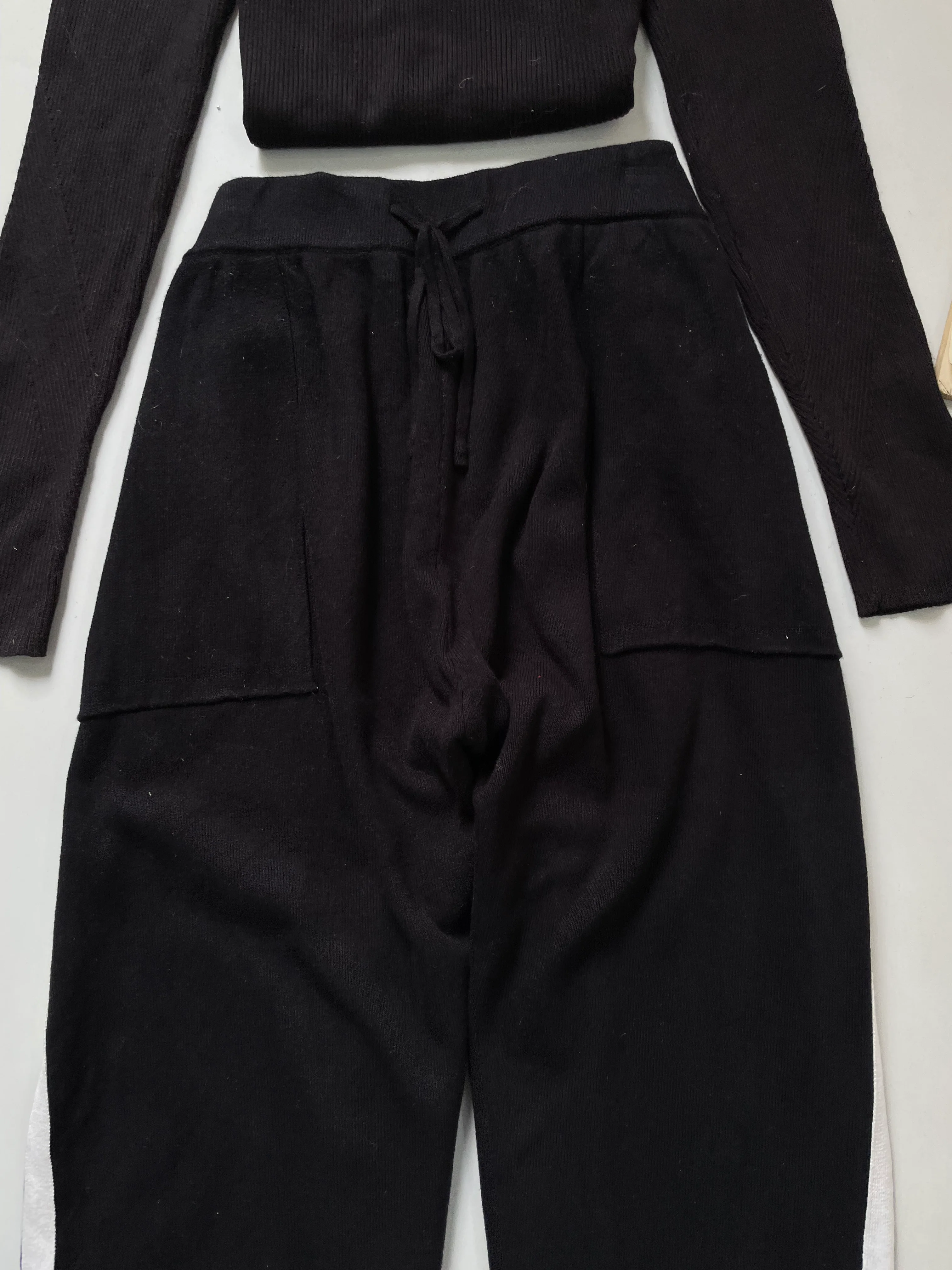 Warm Knitted Pants-Waist 34 to 38 - Image 2