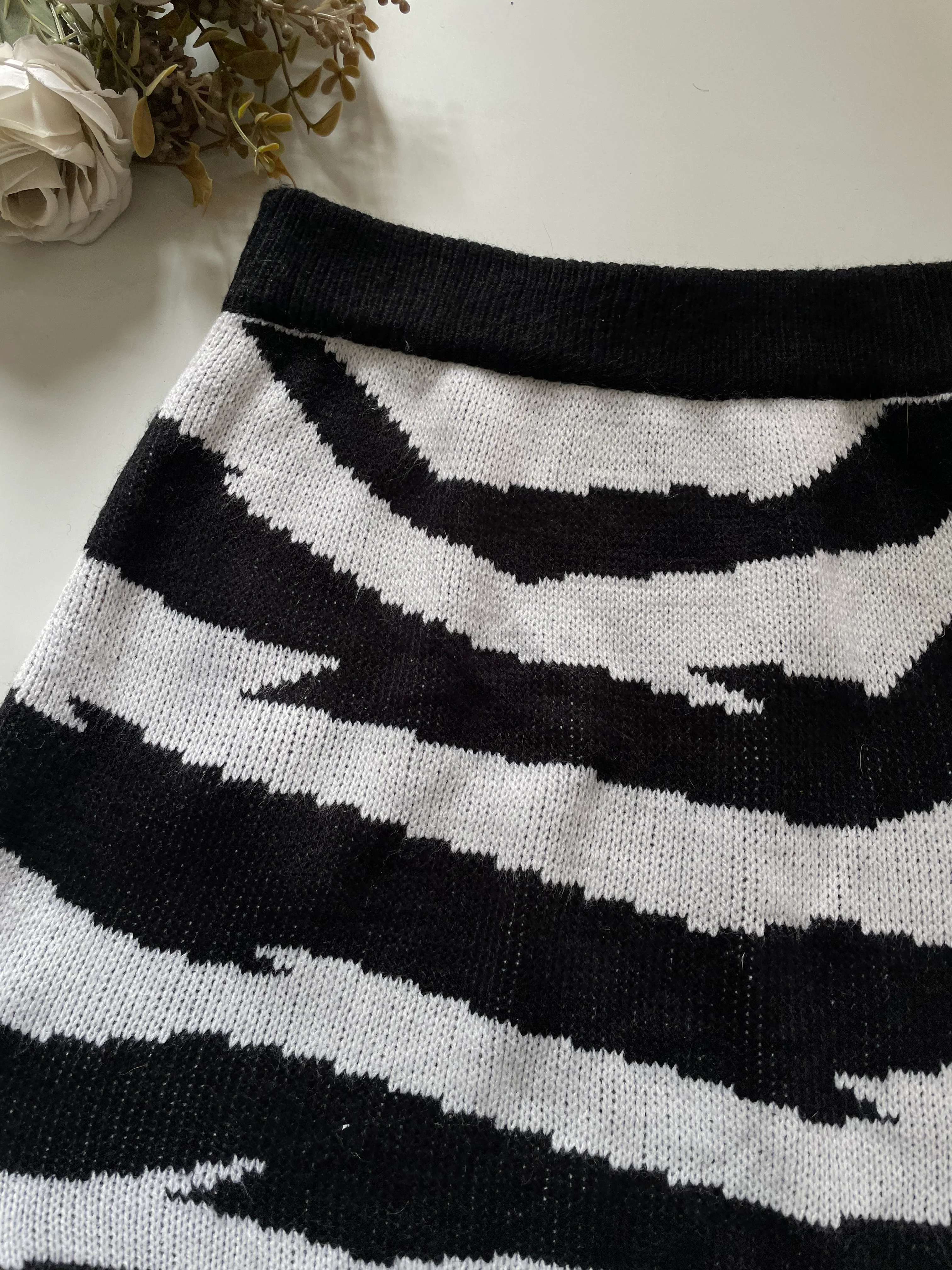 Warm Tweed Skirt-Waist 26 to 30 - Image 2